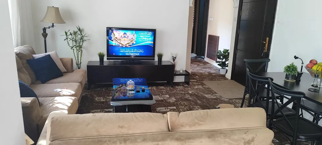 شقة طابق ارضي معلق للبيع