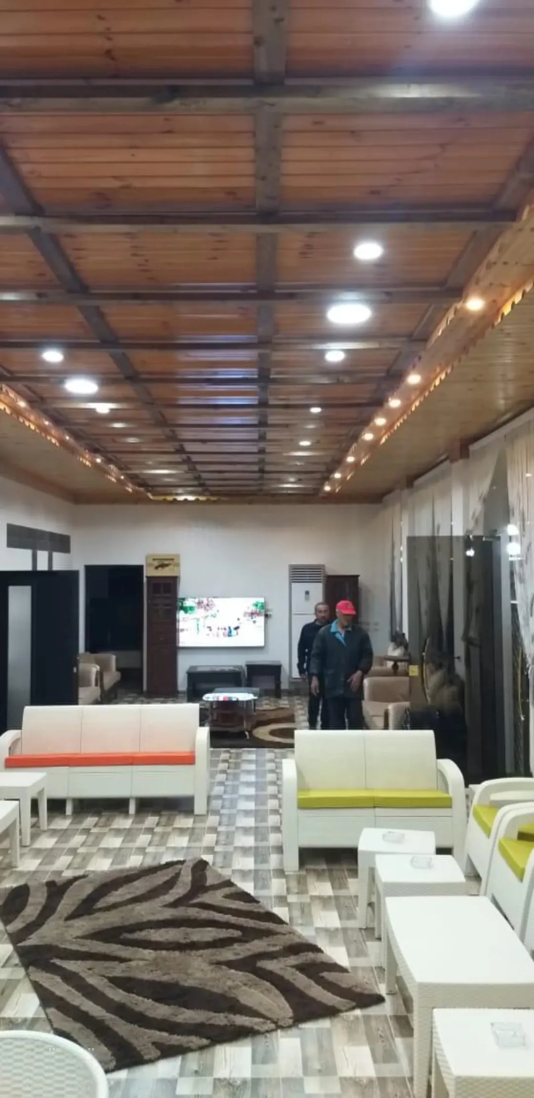 شاليه VIP مفروش كامل في منطقة عين النبي