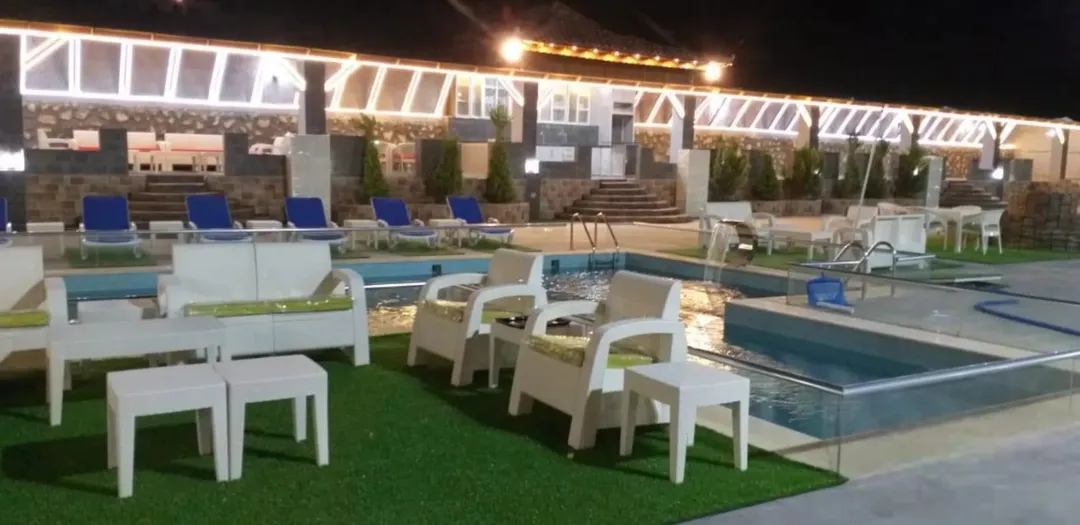 شاليه VIP مفروش كامل في منطقة عين النبي