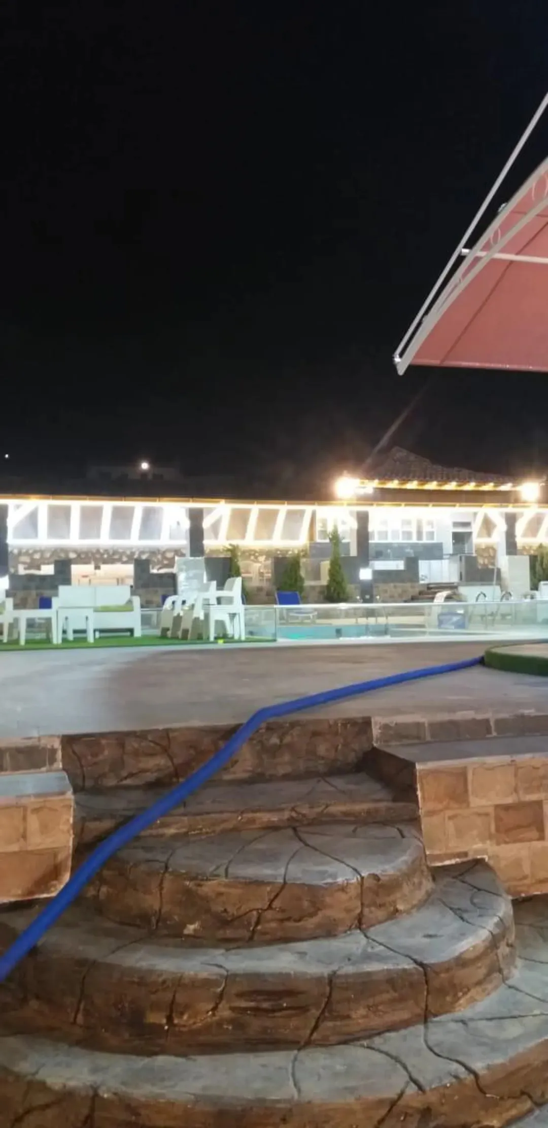 شاليه VIP مفروش كامل في منطقة عين النبي