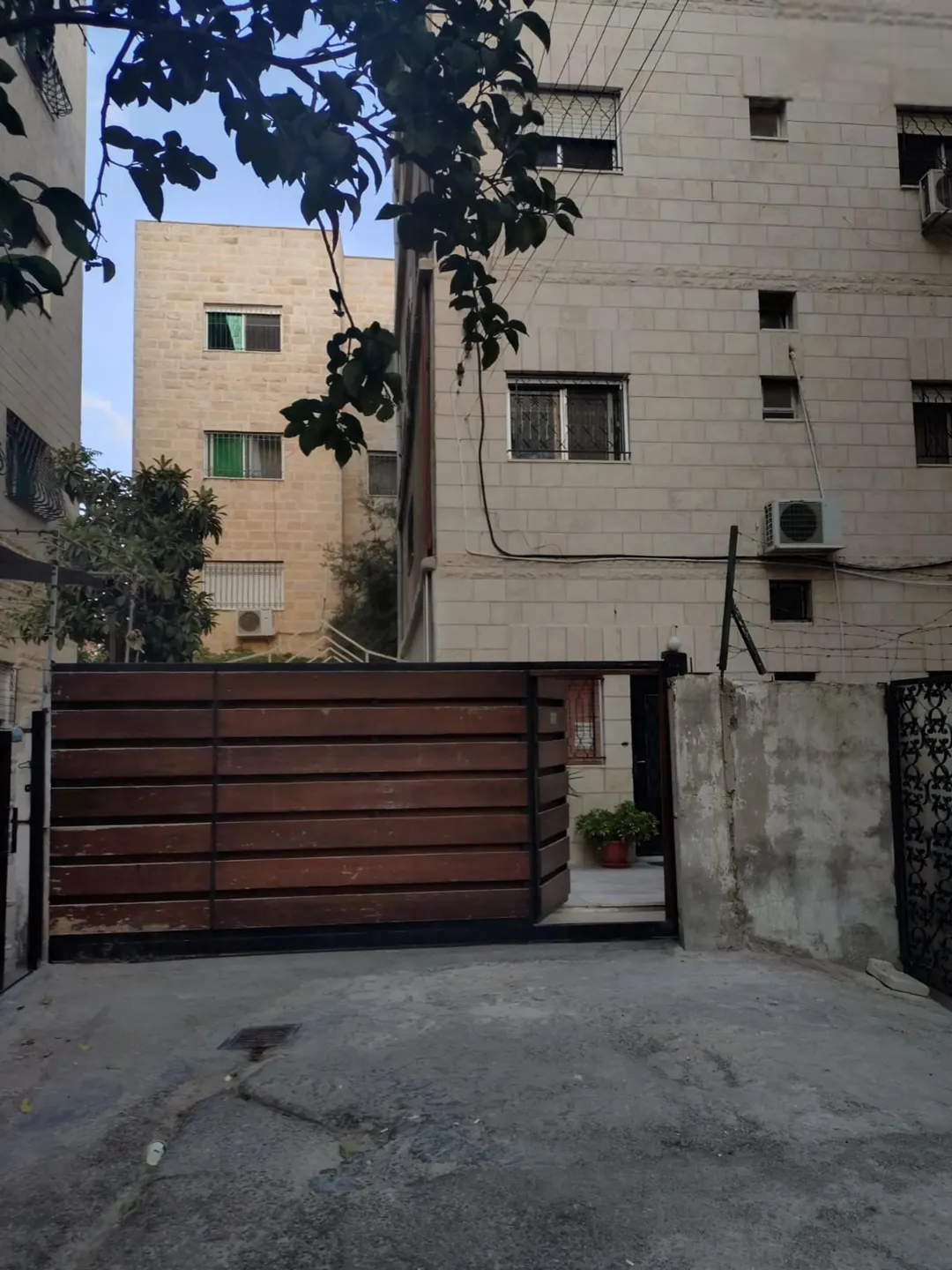 عمارة استثمارية – ضاحية الامير حسن (سكنية) للبيع مباشرة