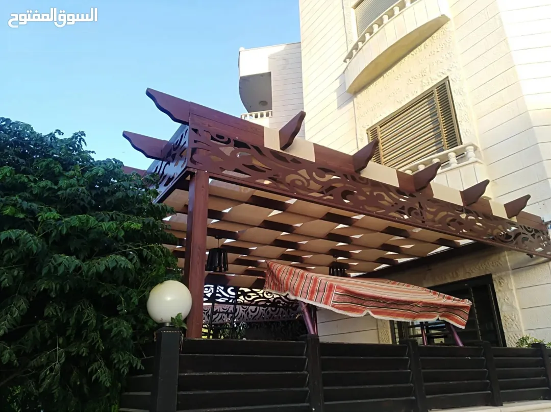 شقة أرضية فاخرة للبيع موقع متميز
