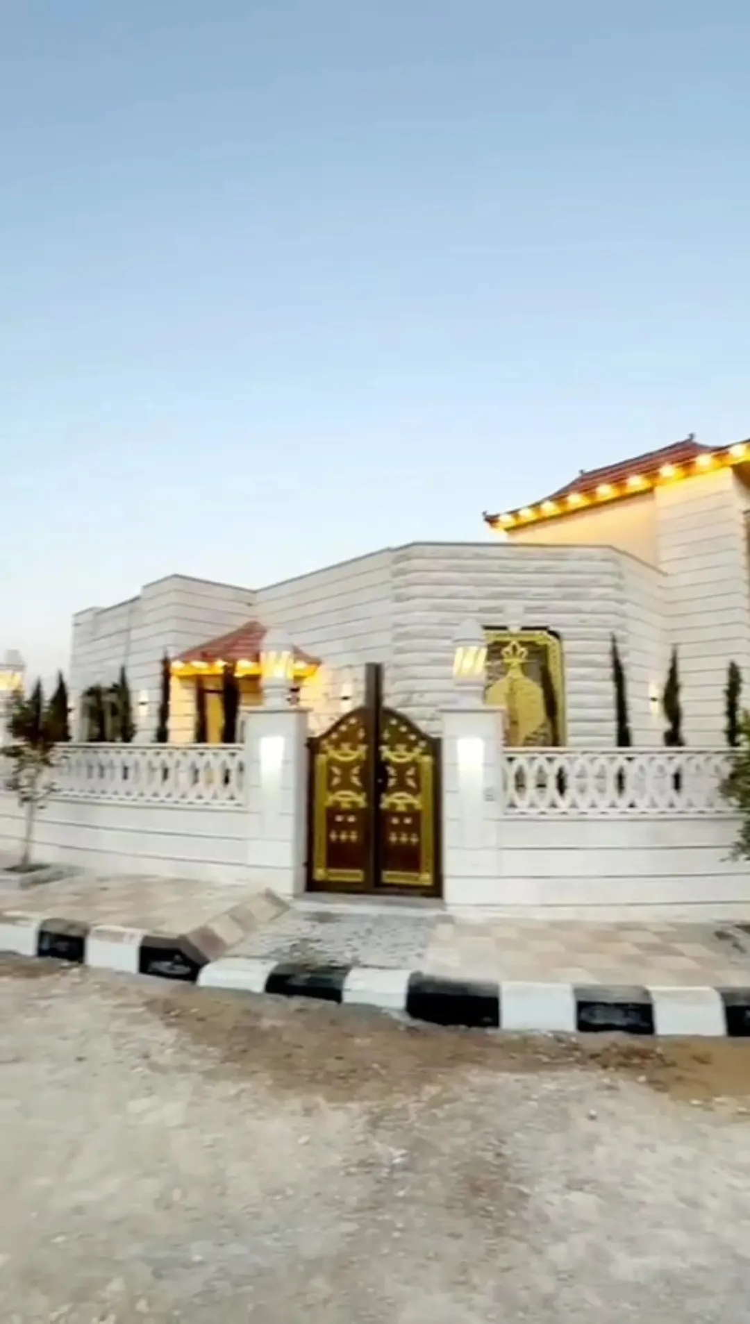 بيت مستقل سوبر ديلوكس للبيع في موقع متميز بالزرقاء الغربية