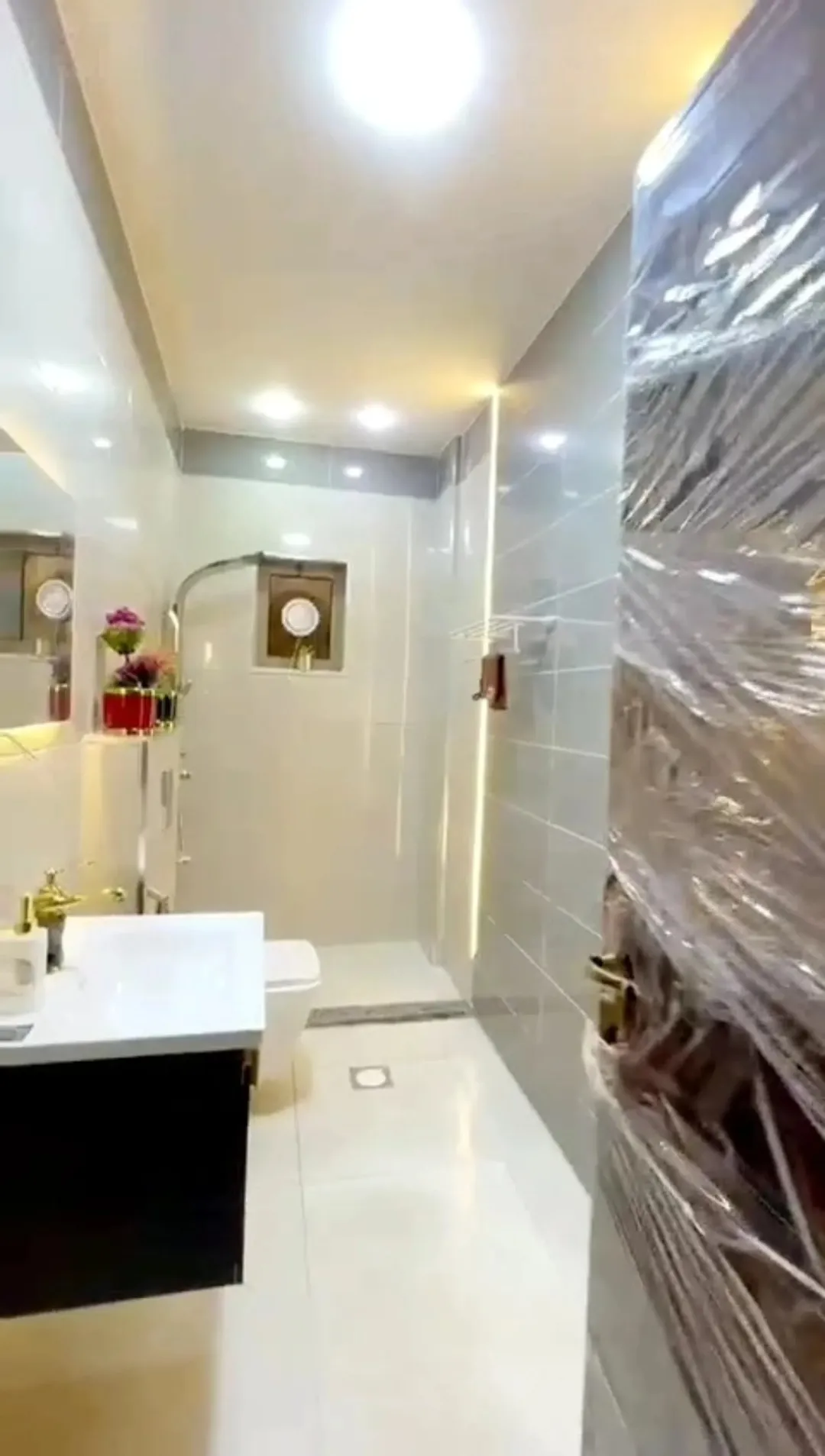 بيت مستقل سوبر ديلوكس للبيع في موقع متميز بالزرقاء الغربية