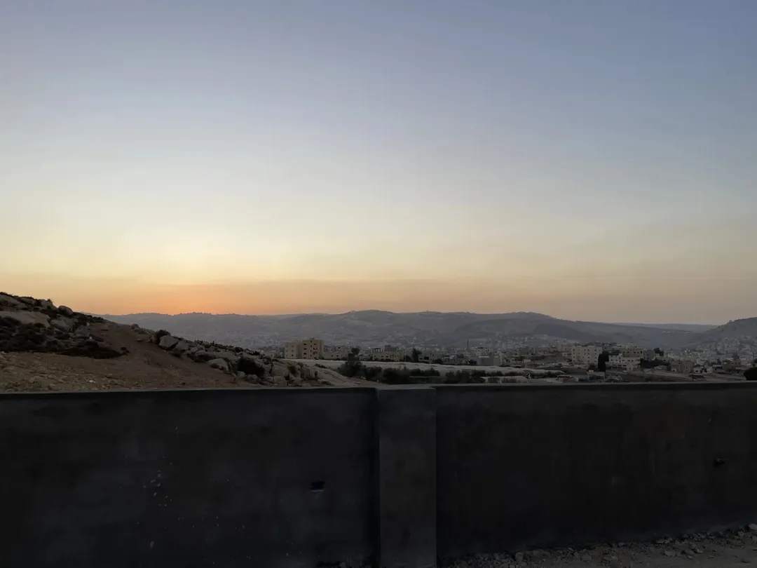 قطعة ارض ابو نصير جاهزة للبنى مساحة كبيرة