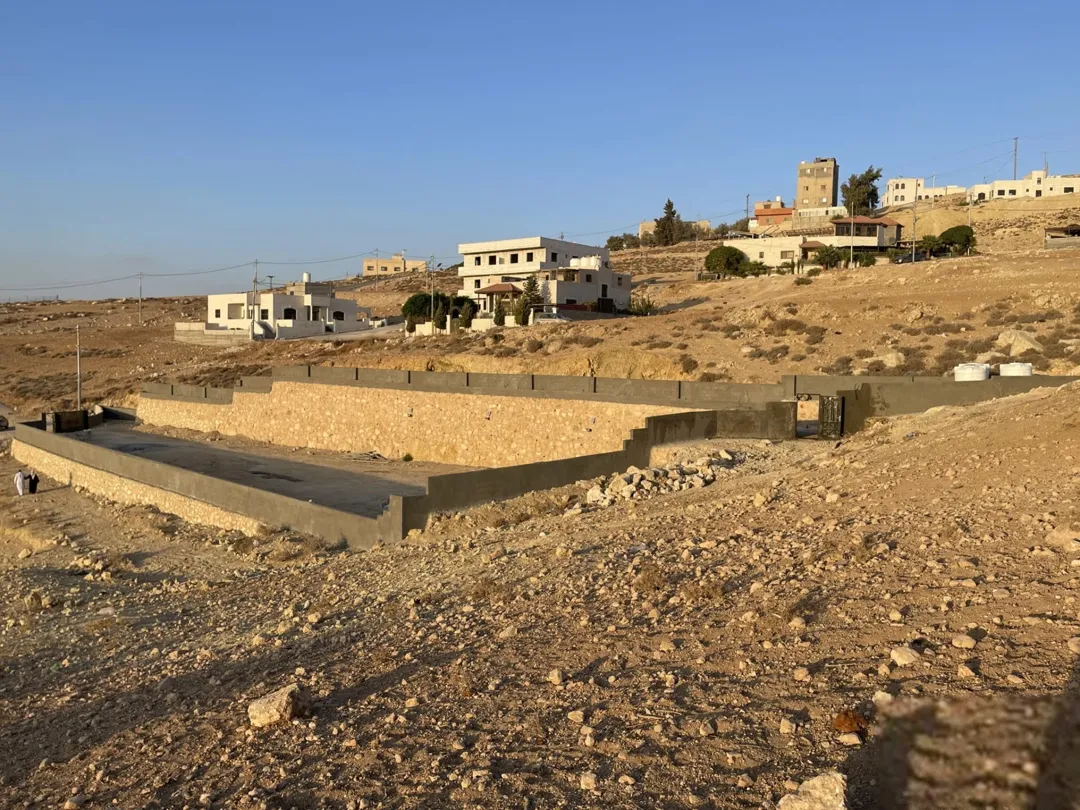 قطعة ارض ابو نصير جاهزة للبنى مساحة كبيرة