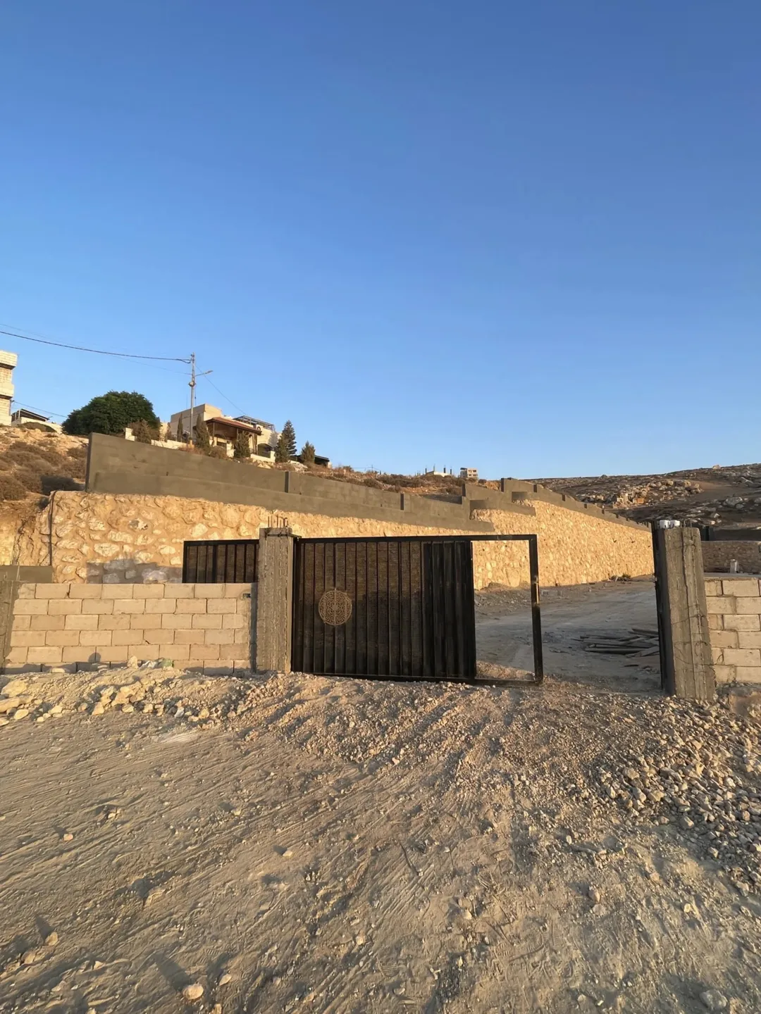 قطعة ارض ابو نصير جاهزة للبنى مساحة كبيرة
