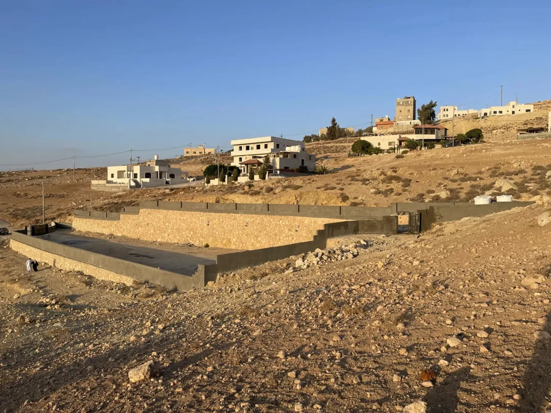 قطعة ارض ابو نصير جاهزة للبنى مساحة كبيرة