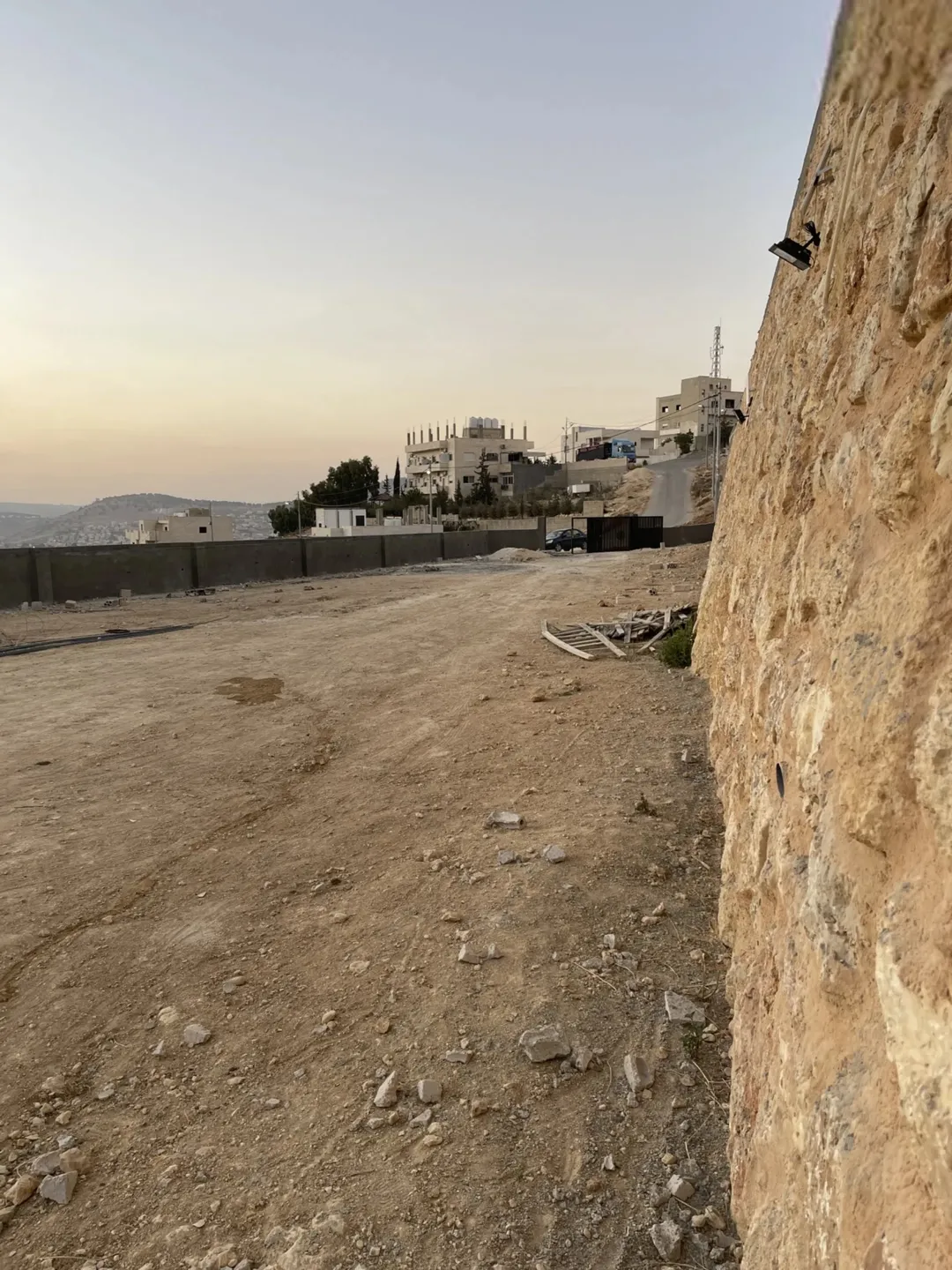 قطعة ارض ابو نصير جاهزة للبنى مساحة كبيرة