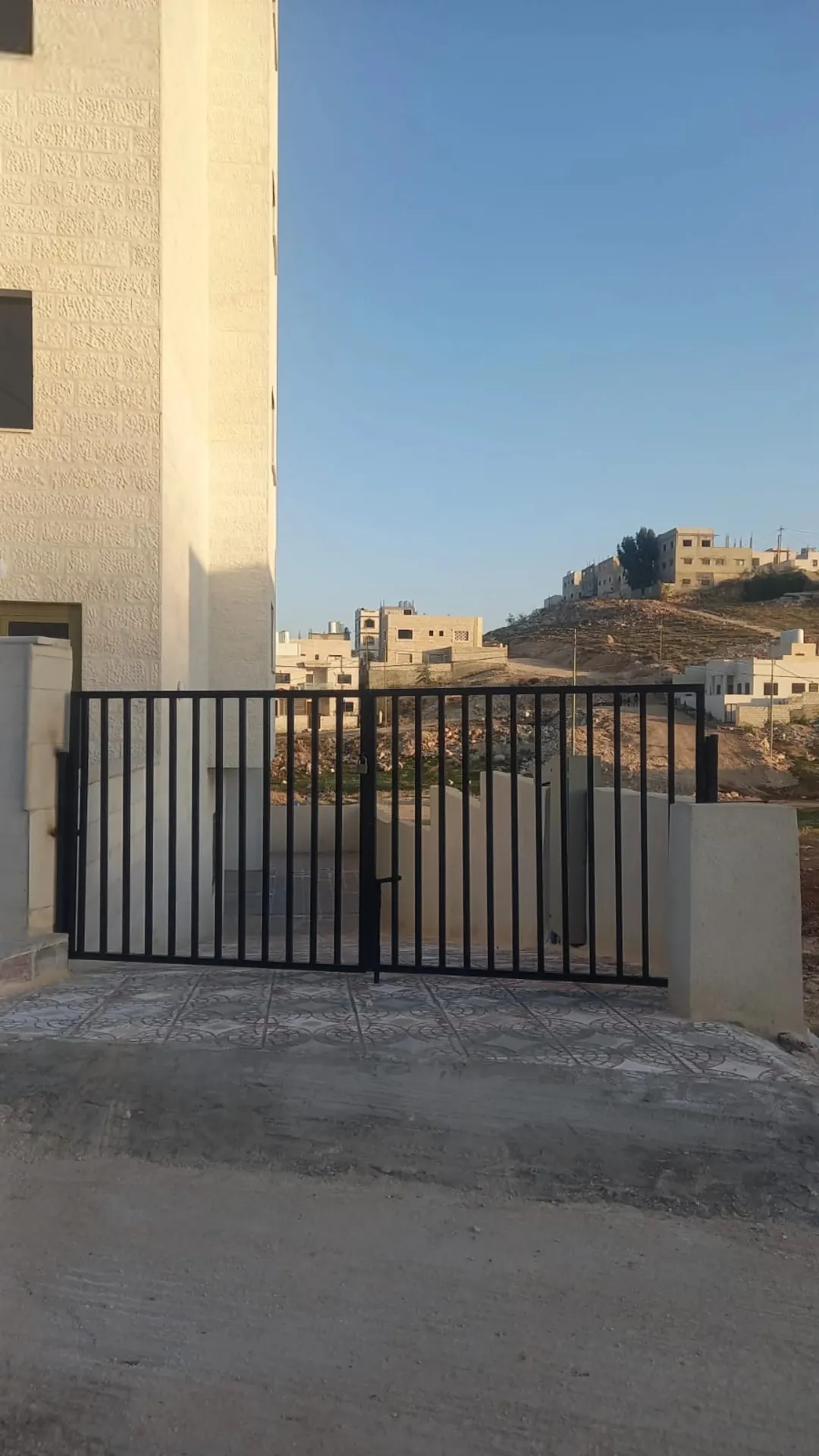 عمارة سكنية مميزة للبيع أو للمبادلة في المستندة