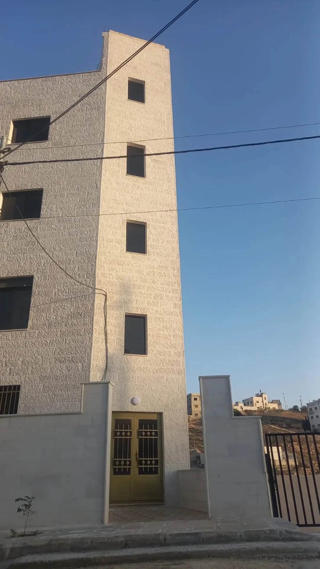 عمارة سكنية مميزة للبيع أو للمبادلة في المستندة