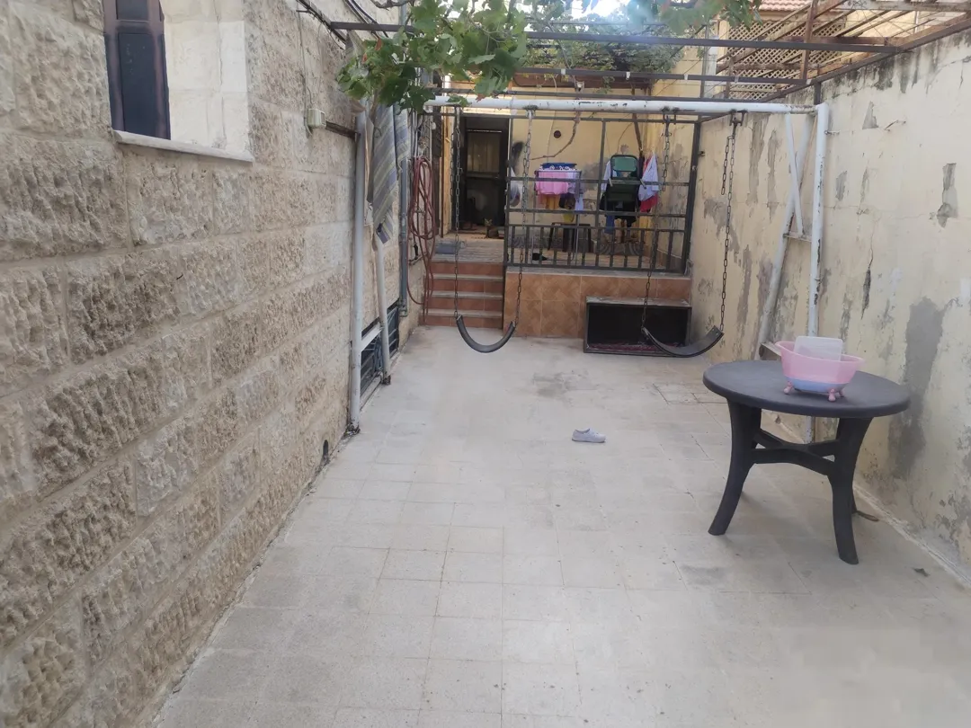 شقة طابق أرضي مميزة في ضاحية الاستقلال