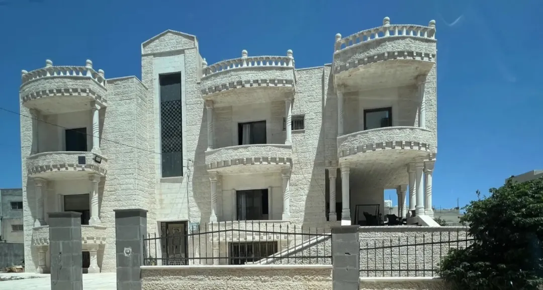 فيلا للبيع بالمزاد العلني