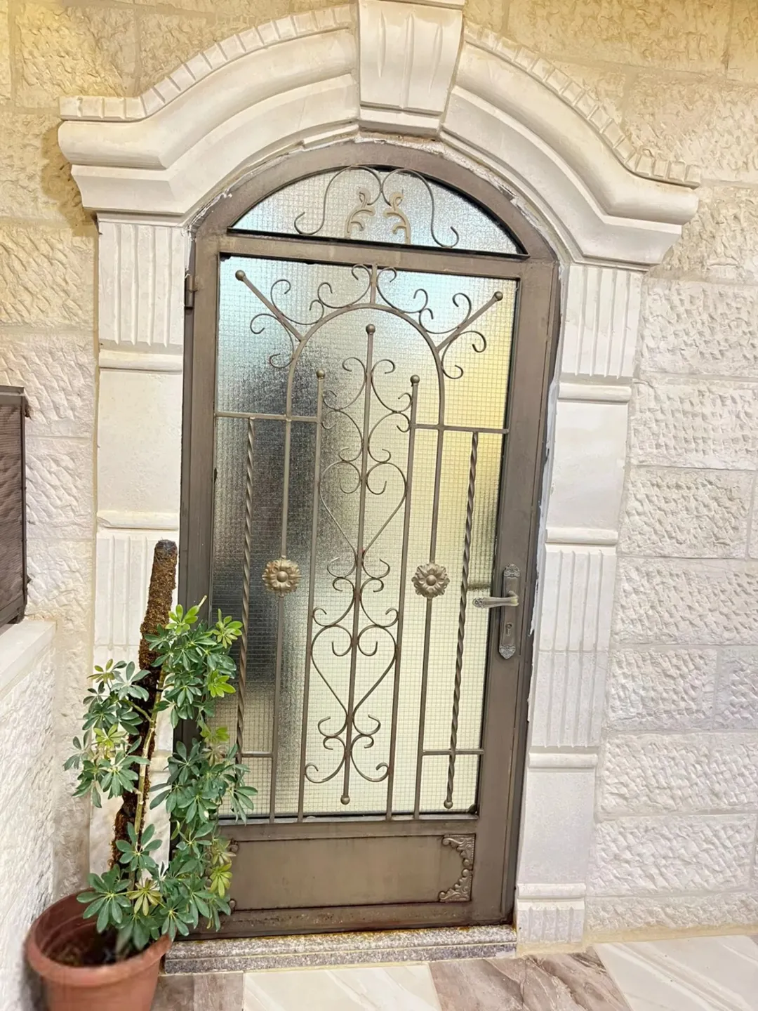 شقة أرضية مميزة في الزرقاء الجديدة