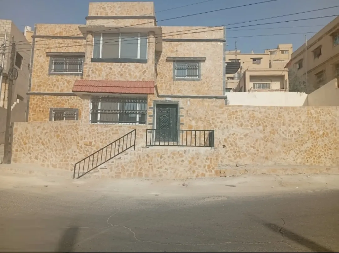 عمارة فاخرة للبيع في قلب حي النزهة سابقًا مدرسة ابن الأثير