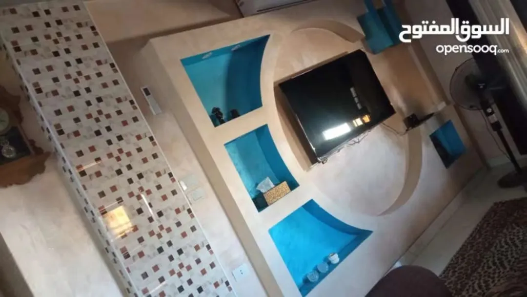 منزل للبيع مكون من ثلاث غرف نوم وغرفة ضيوف ومطبخ راكب وصالة معيشة ومضافة أربعين متر