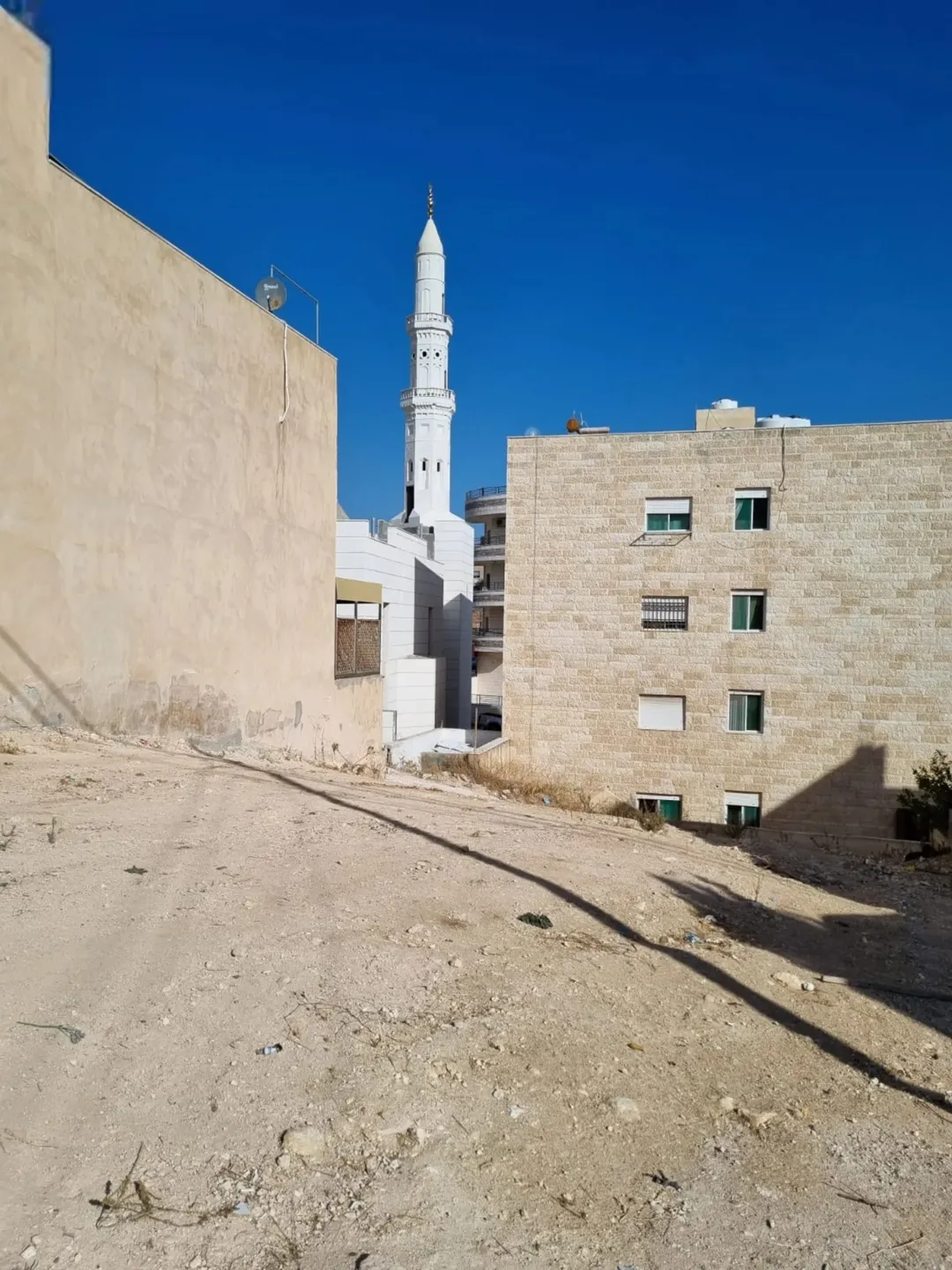 أرض سكنية مميزة للبيع في طبربور على شارعين – 250م2 للجادين واتسب