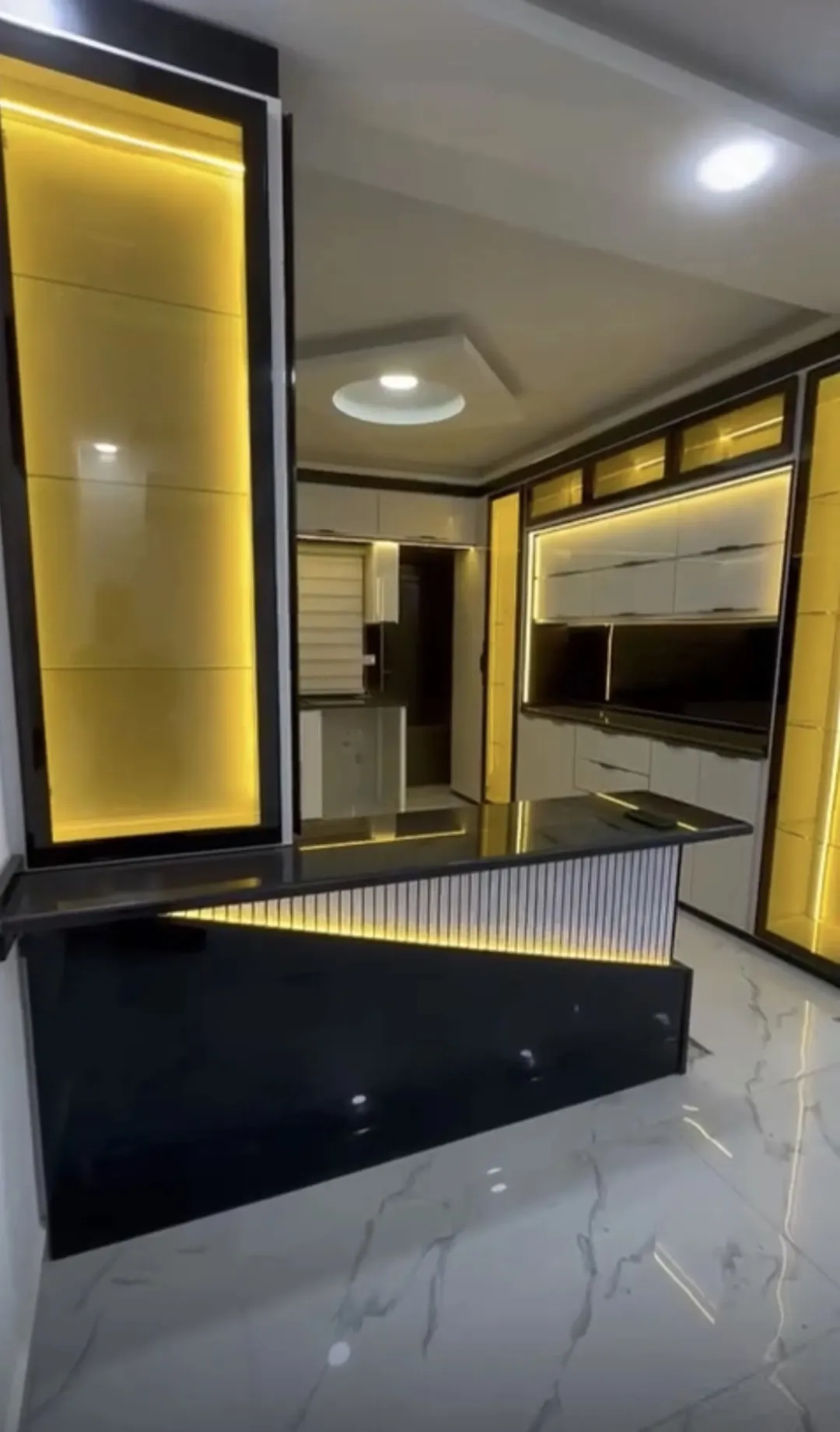 شقة سوبر دوبلكس مع روف فاخر للبيع في الزرقاء الجديدة