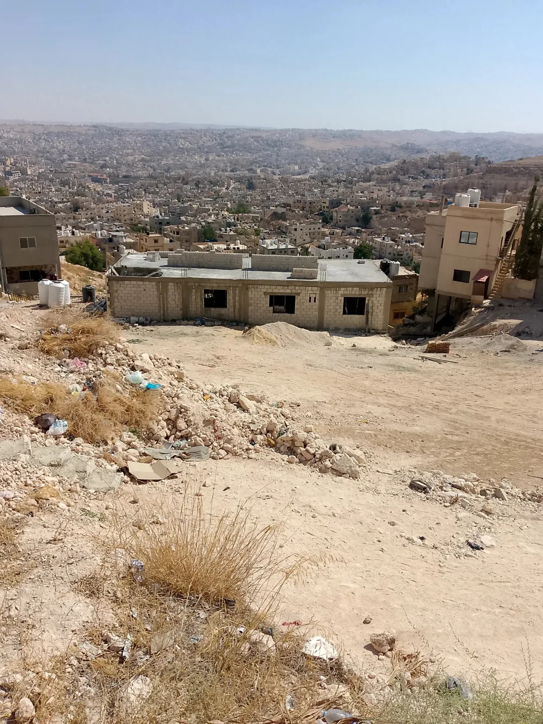 أراضي سكنية للبيع في الزرقاء – جبل المغير بإطلالة بانورامية مميزة