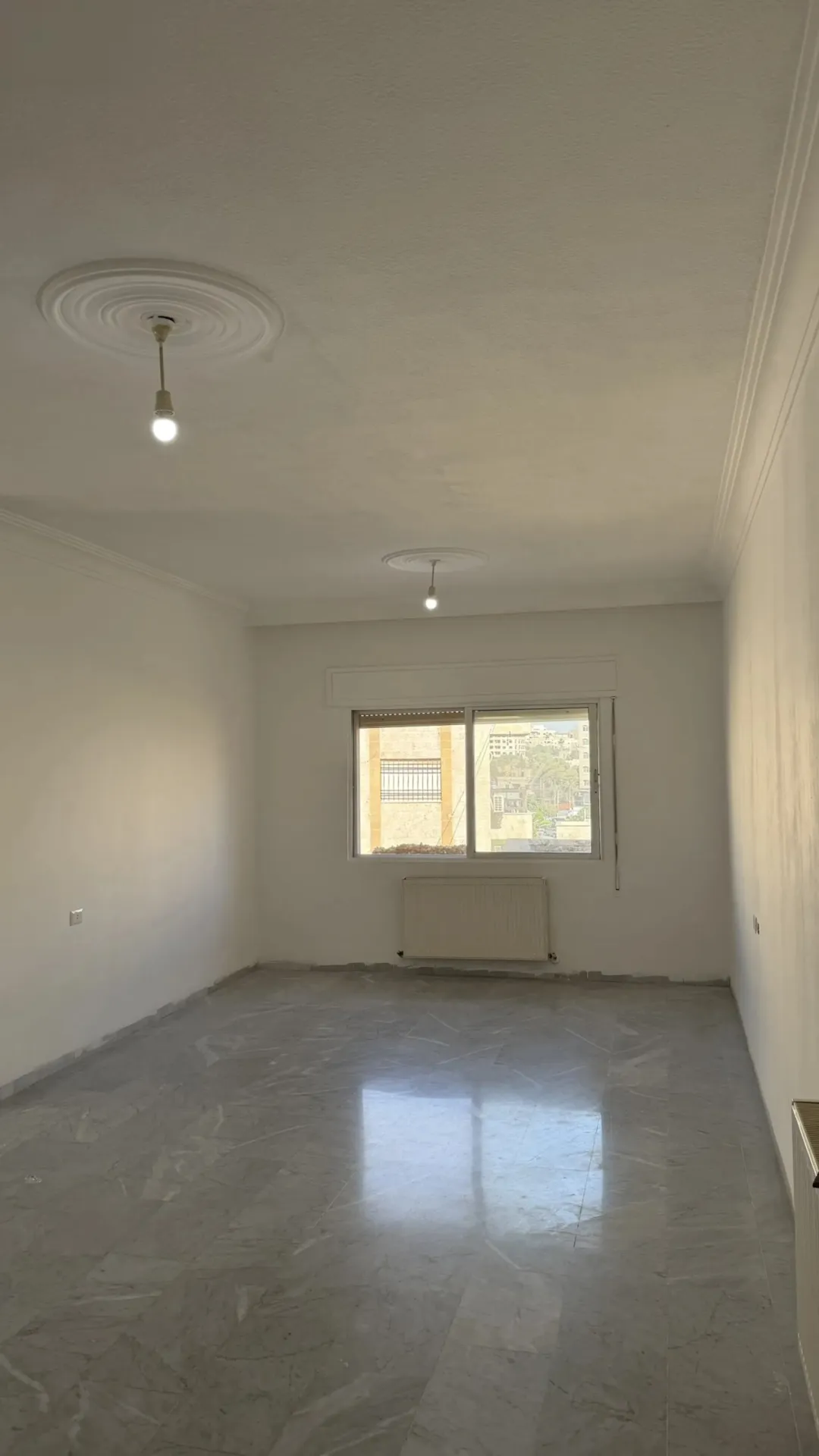 شقة سكنية واسعة للبيع في الجبيهة – عمان