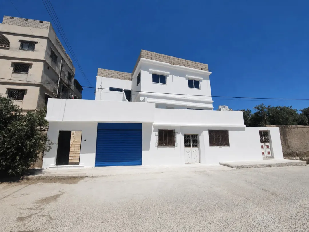 عمارة سكنية للبيع في السخنة – الزرقاء