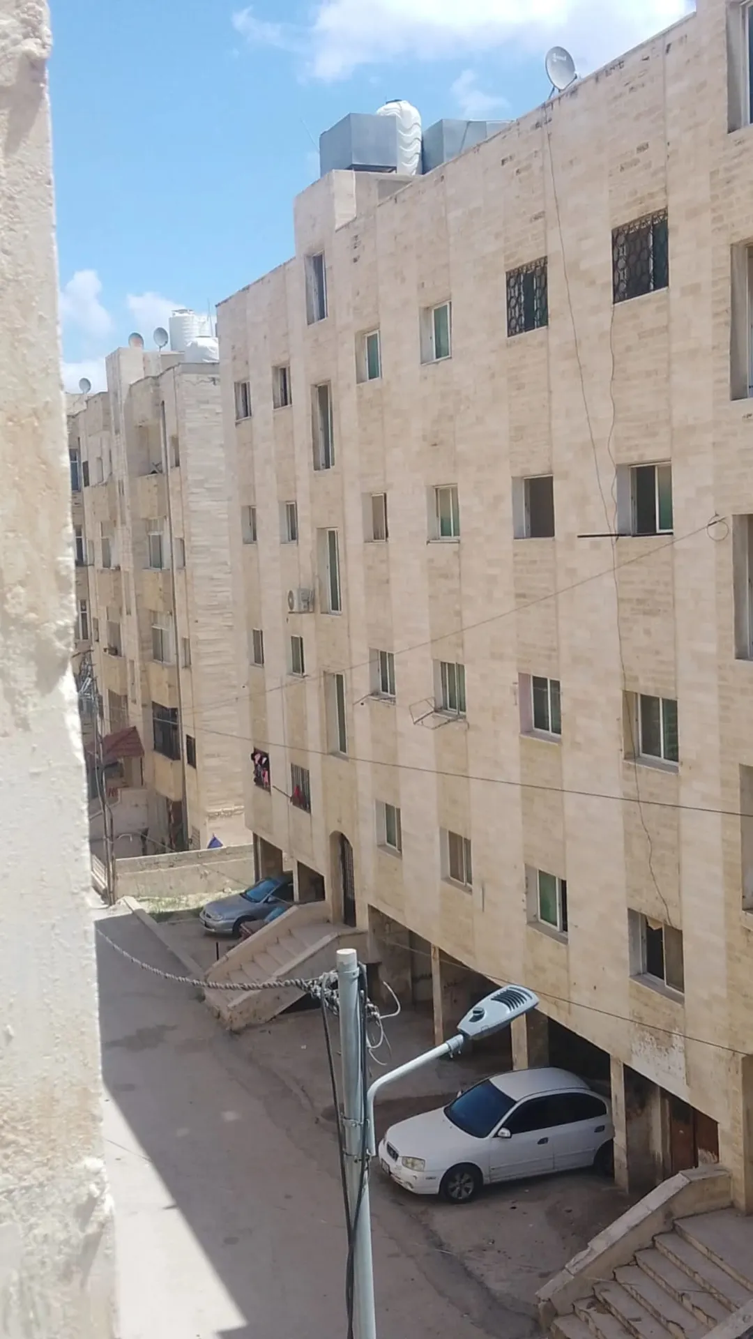 استوديو رائع للبيع بالقرب من إربد مول مقابل مدارس دار العلوم