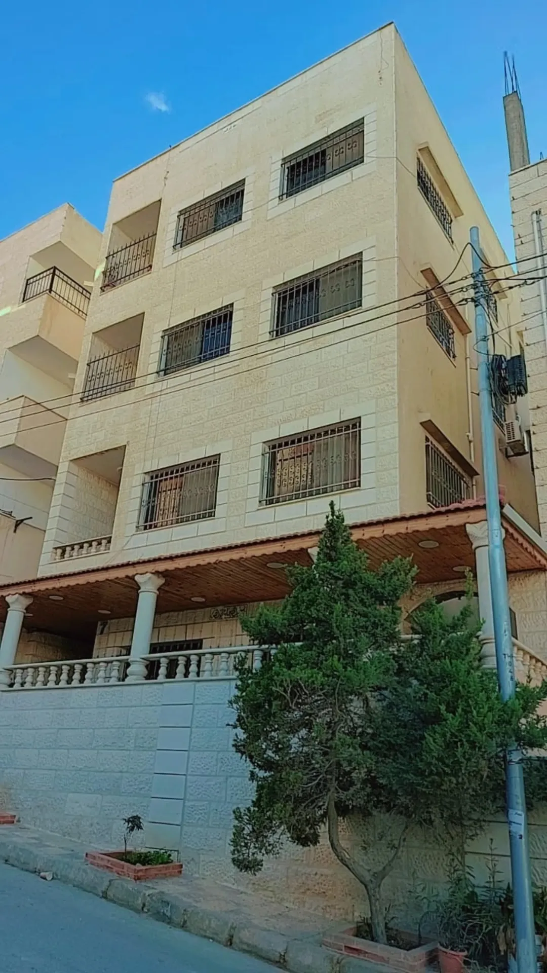 بناية سكنية للبيع في الزرقاء – جبل طارق