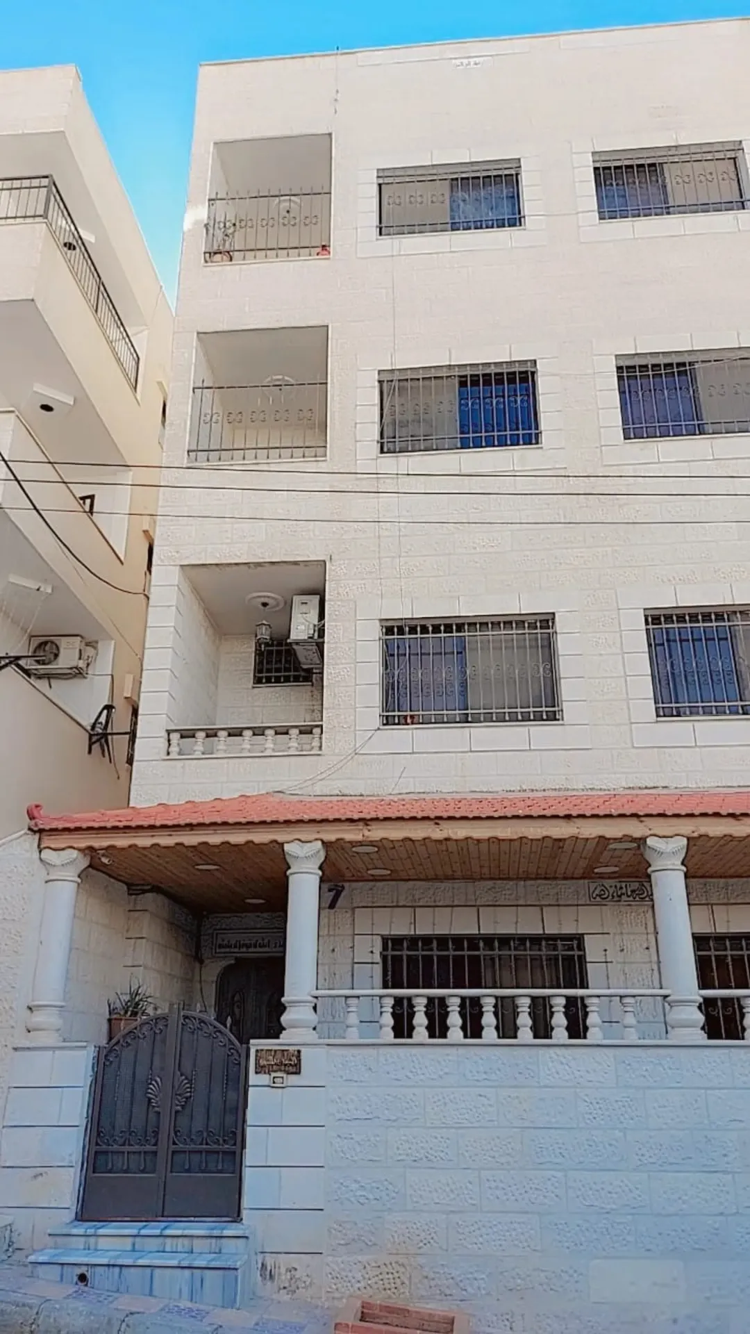 بناية سكنية للبيع في الزرقاء – جبل طارق