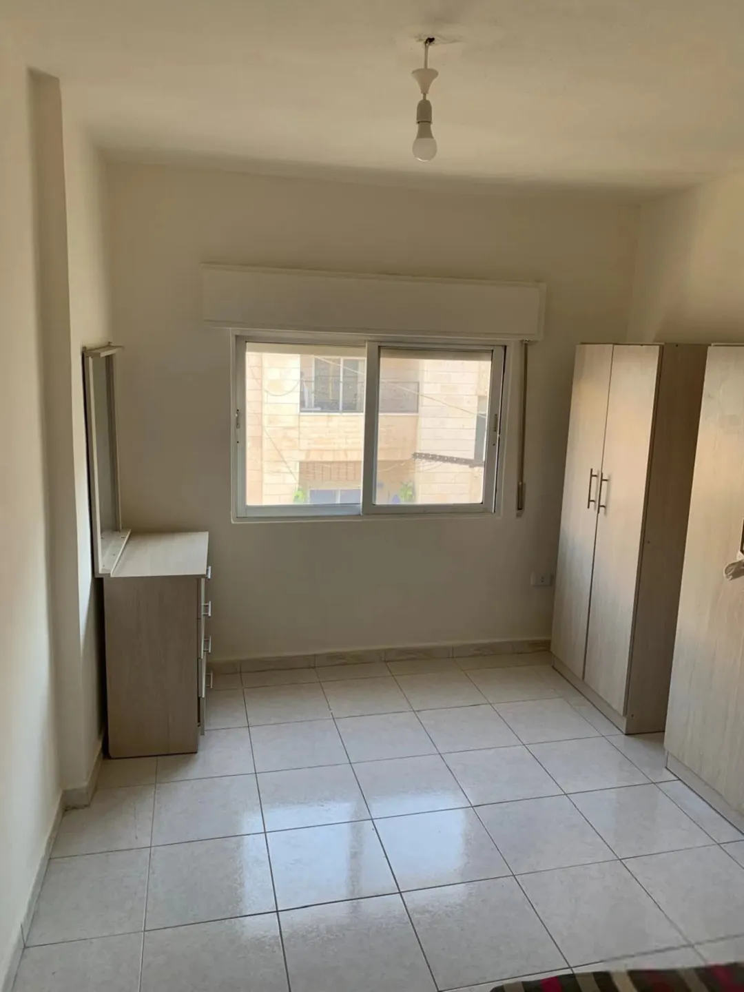 شقة سكنية واستثمارية مميزة للبيع في موقع استراتيجي