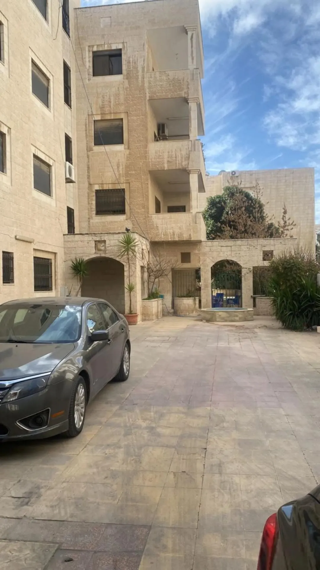 شقة للبيع 230 م بأرقى مناطق جبل الحسين خلف مدارس سكينة بسعر لقطة