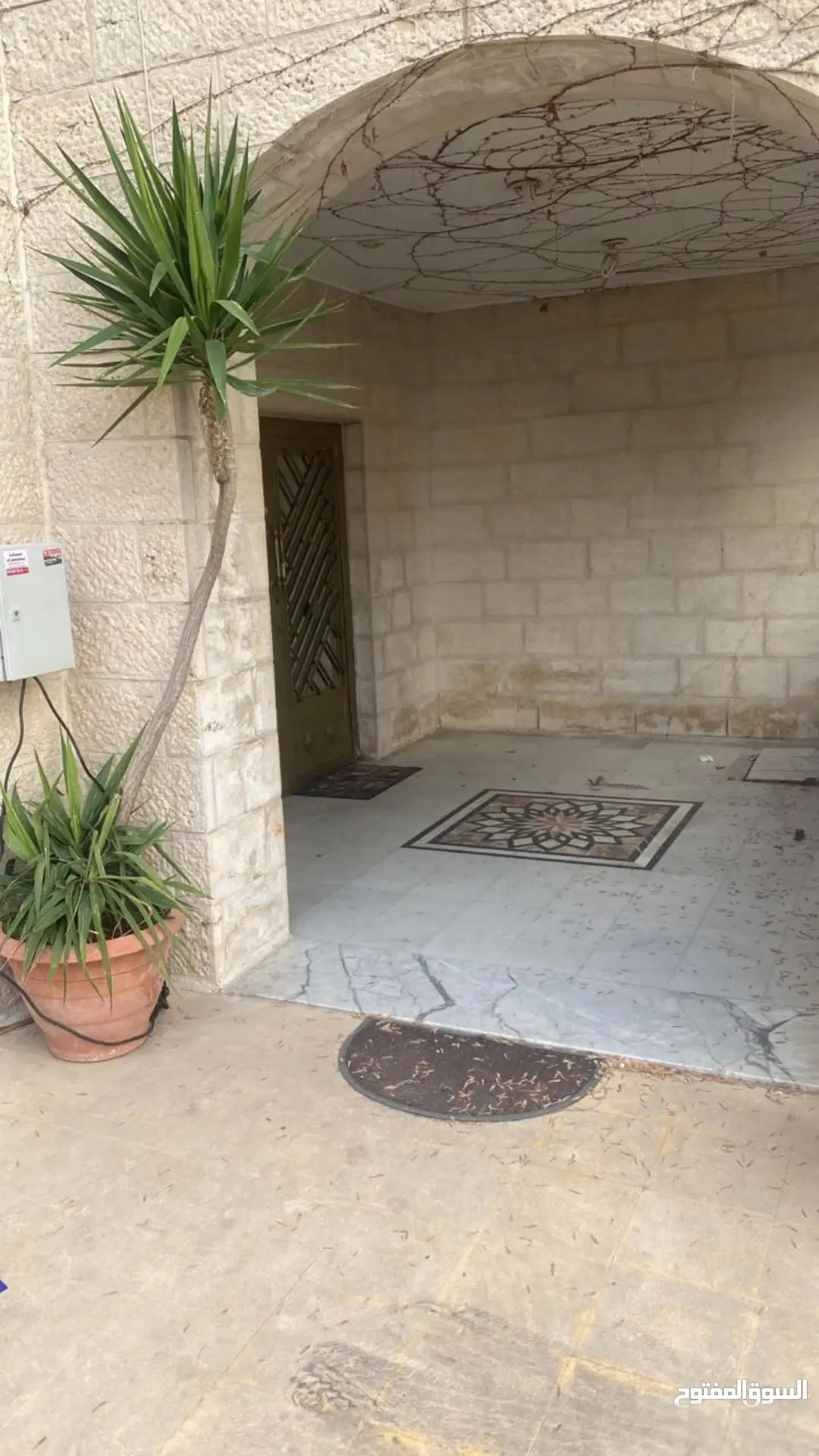 شقة للبيع 230 م بأرقى مناطق جبل الحسين خلف مدارس سكينة بسعر لقطة