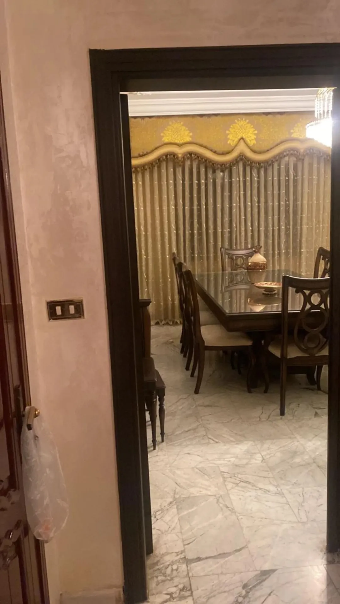 شقة للبيع 230 م بأرقى مناطق جبل الحسين خلف مدارس سكينة بسعر لقطة