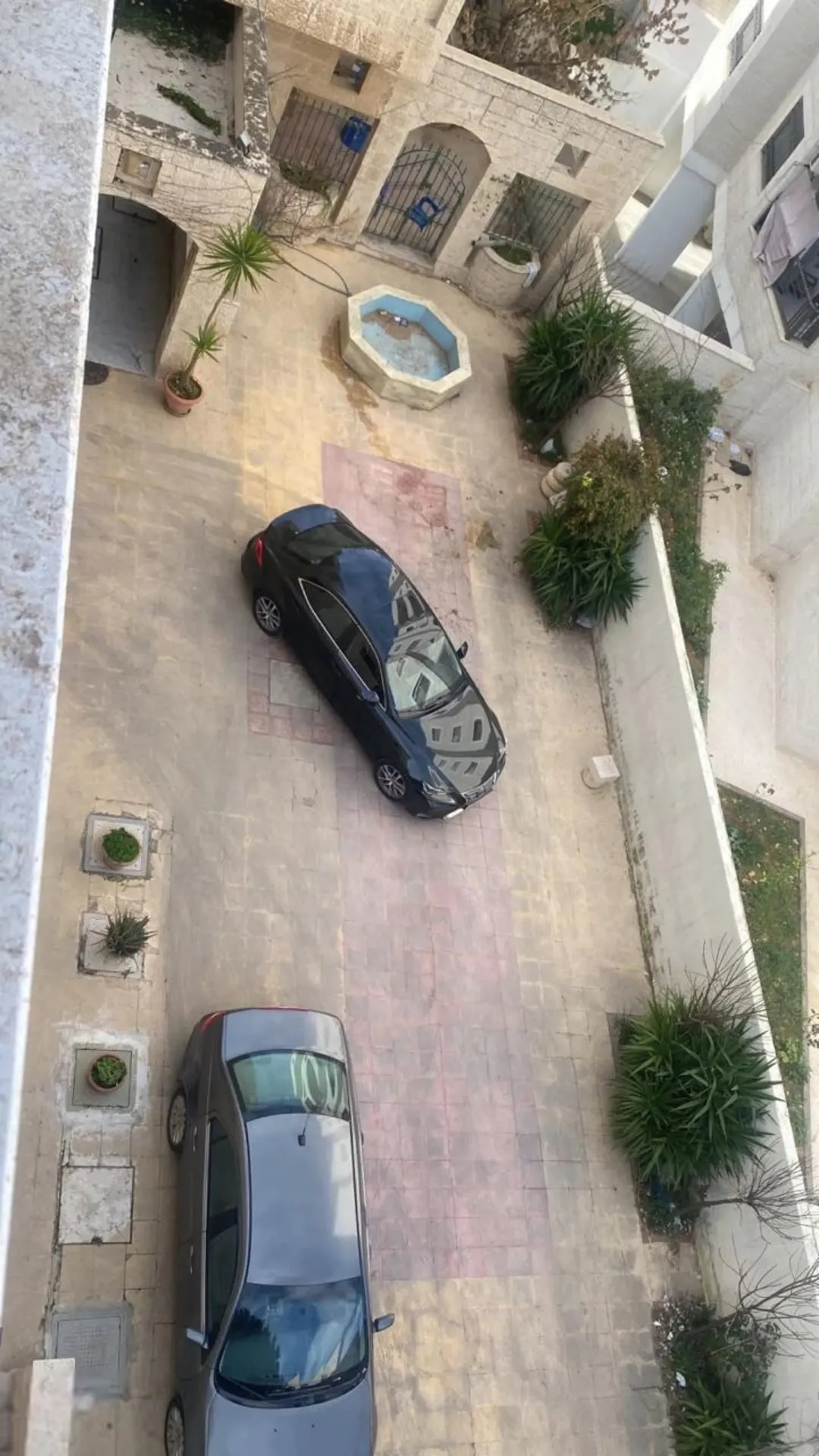 شقة للبيع 230 م بأرقى مناطق جبل الحسين خلف مدارس سكينة بسعر لقطة
