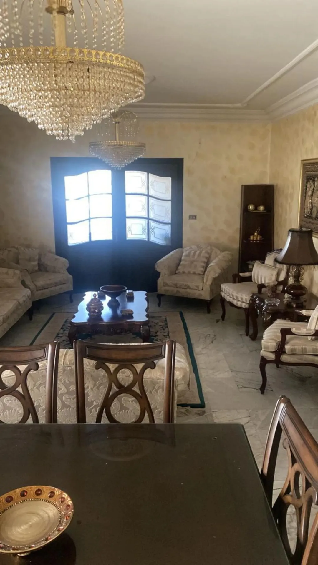 شقة للبيع 230 م بأرقى مناطق جبل الحسين خلف مدارس سكينة بسعر لقطة