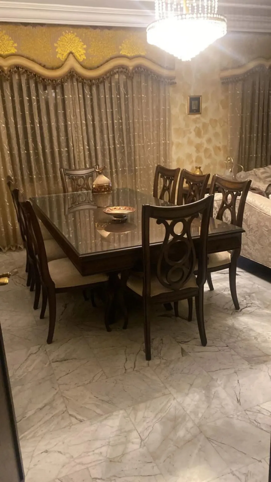 شقة للبيع 230 م بأرقى مناطق جبل الحسين خلف مدارس سكينة بسعر لقطة