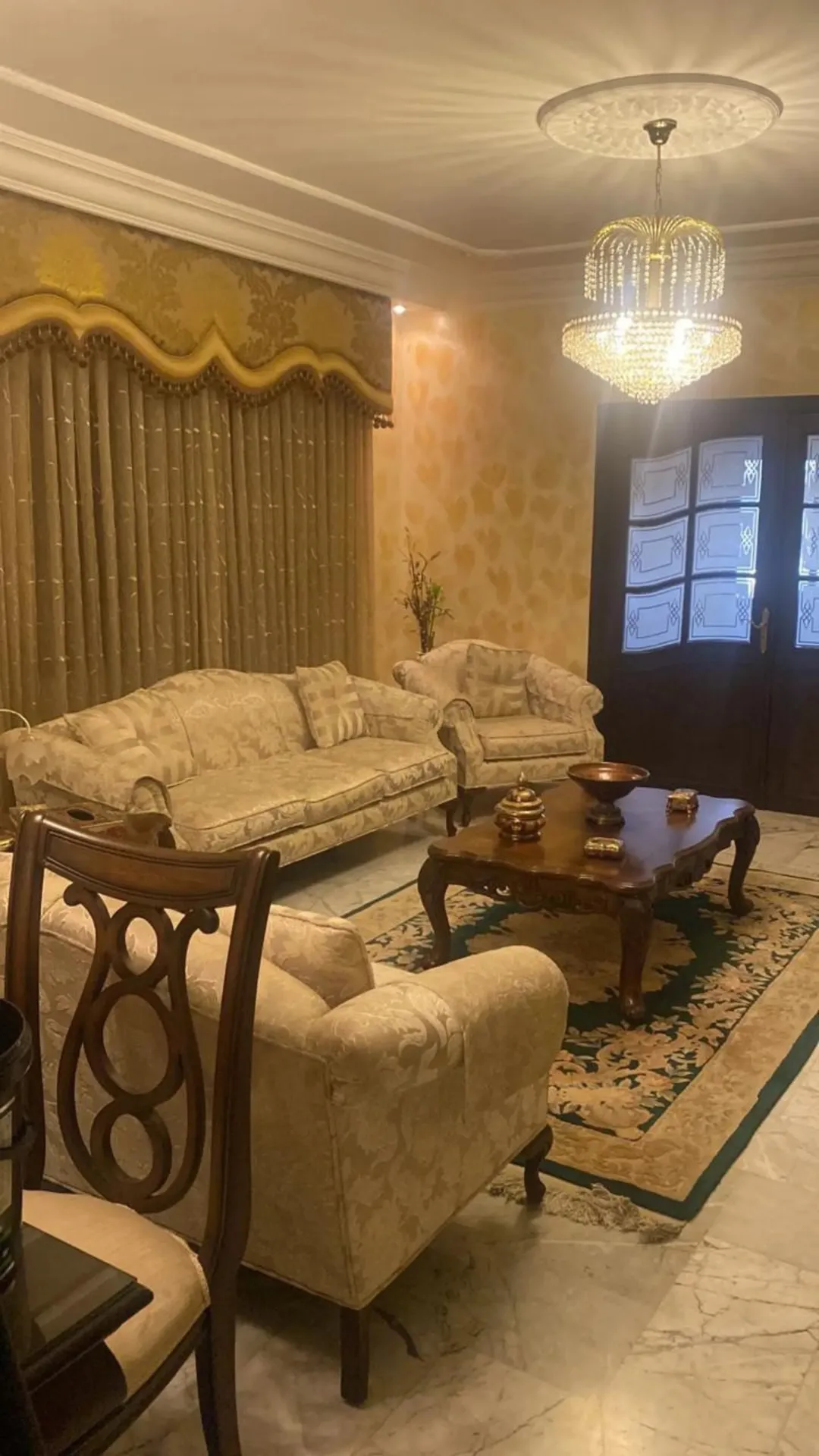 شقة للبيع 230 م بأرقى مناطق جبل الحسين خلف مدارس سكينة بسعر لقطة