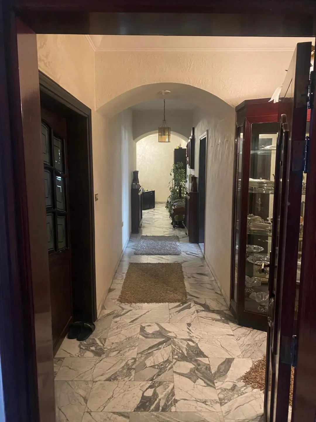 شقة للبيع 230 م بأرقى مناطق جبل الحسين خلف مدارس سكينة بسعر لقطة