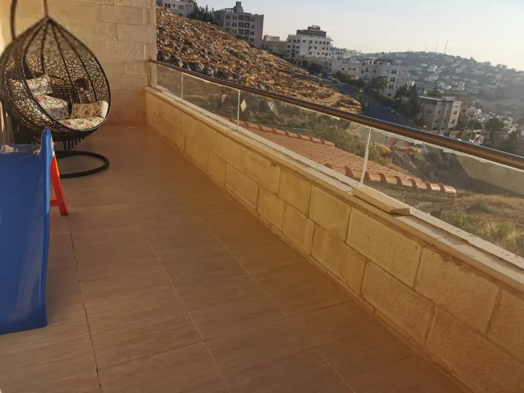 شقة مفروشة للبيع في ناعور – مساحات واسعة وإطلالة مميزة