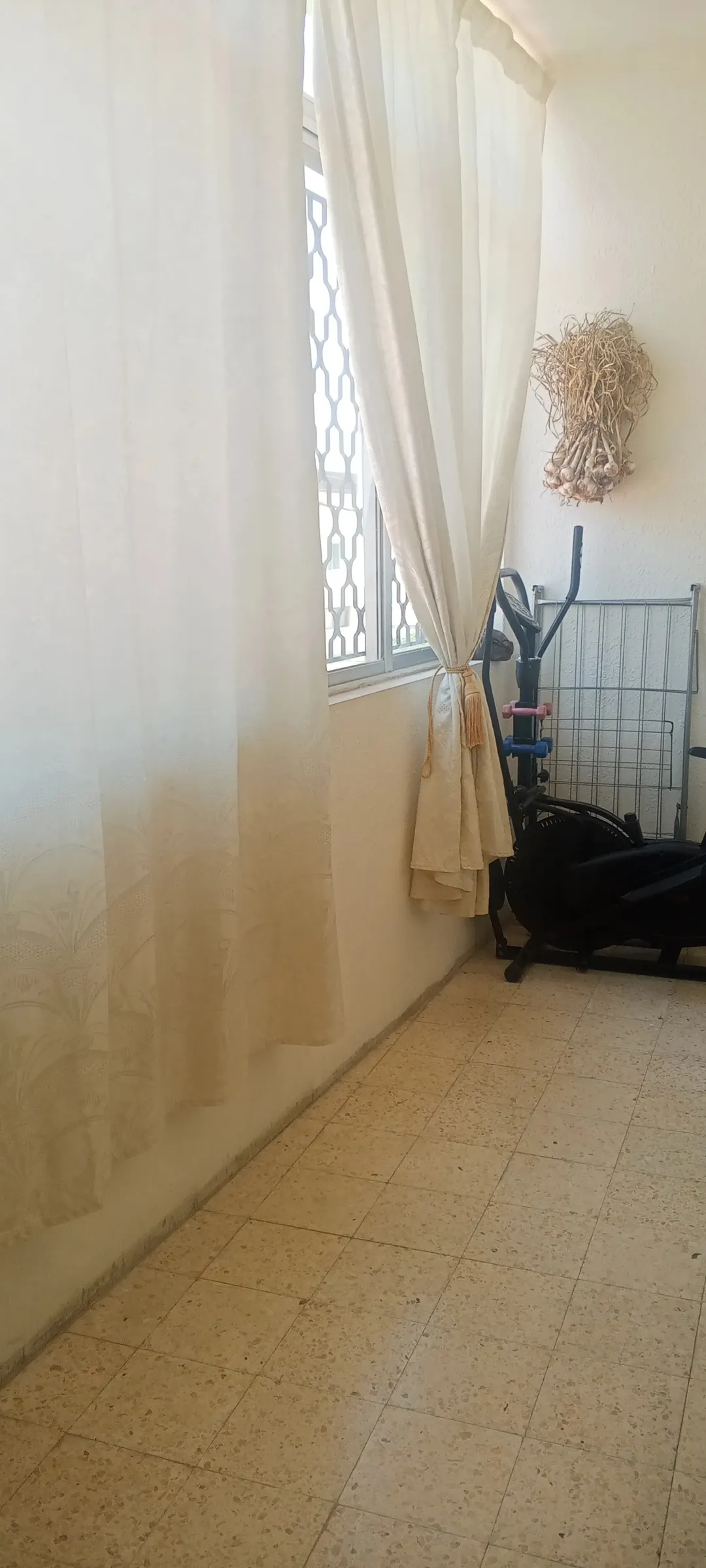 شقة سكنية مميزة للبيع في الطابق الأول