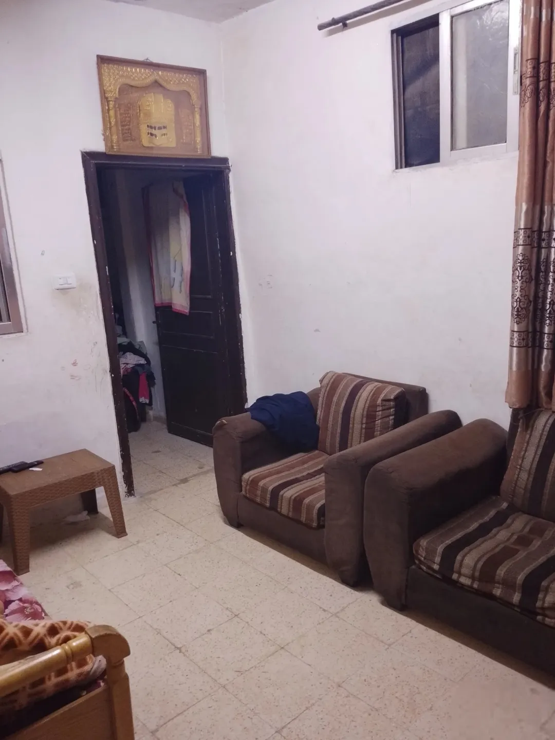 بيت للبيع فاخر في مخيم الحسين طابقين
