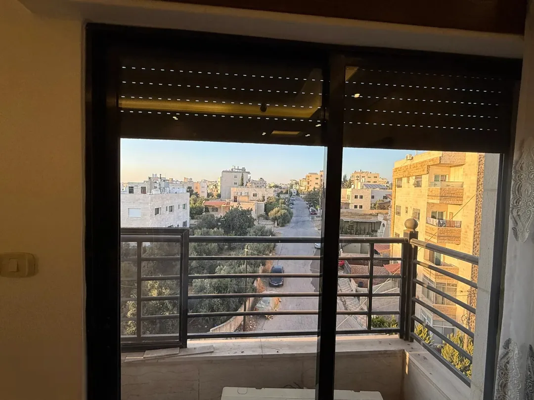 شقة مفروشة للإيجار لعائلة ولطالبات واجانب 3 غرف نوم 3 حمامات مرح الحمام مساحة 145 متر