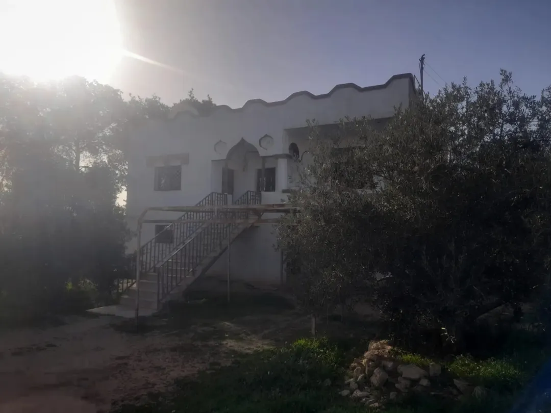 بيت ريفي مميز للبيع وسط مزارع الزيتون في ذيبان