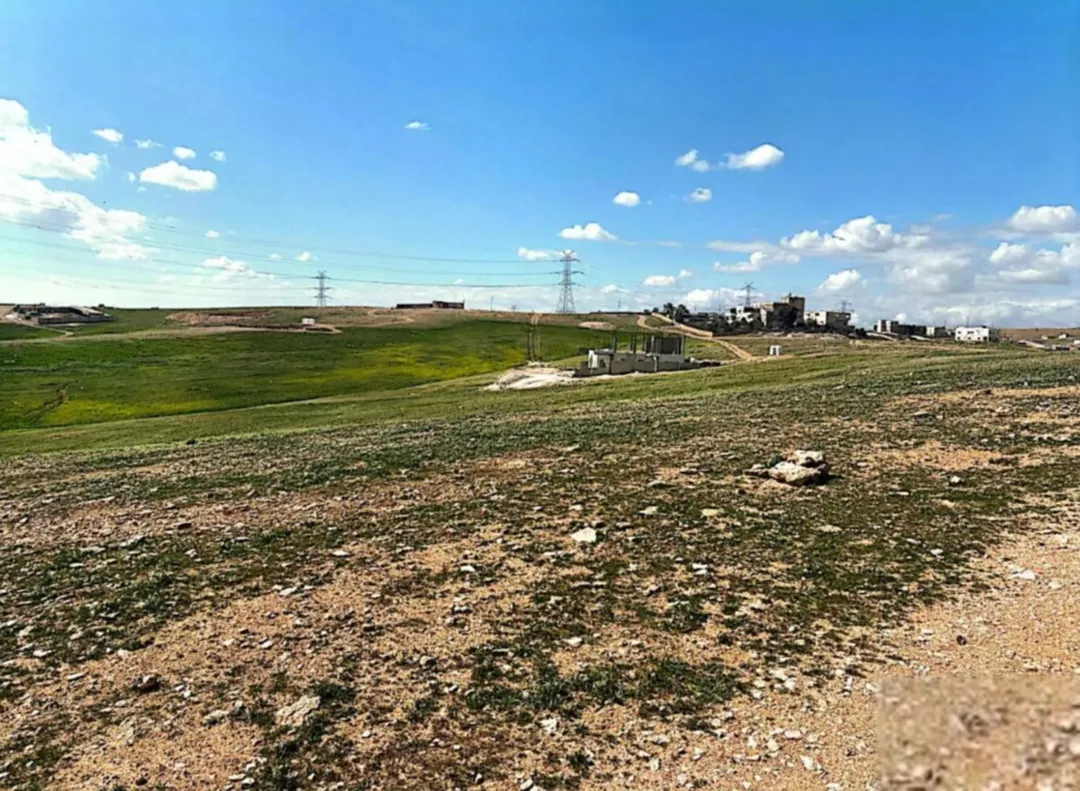 قطع أراضي بمساحات مناسبة سكن (ب)