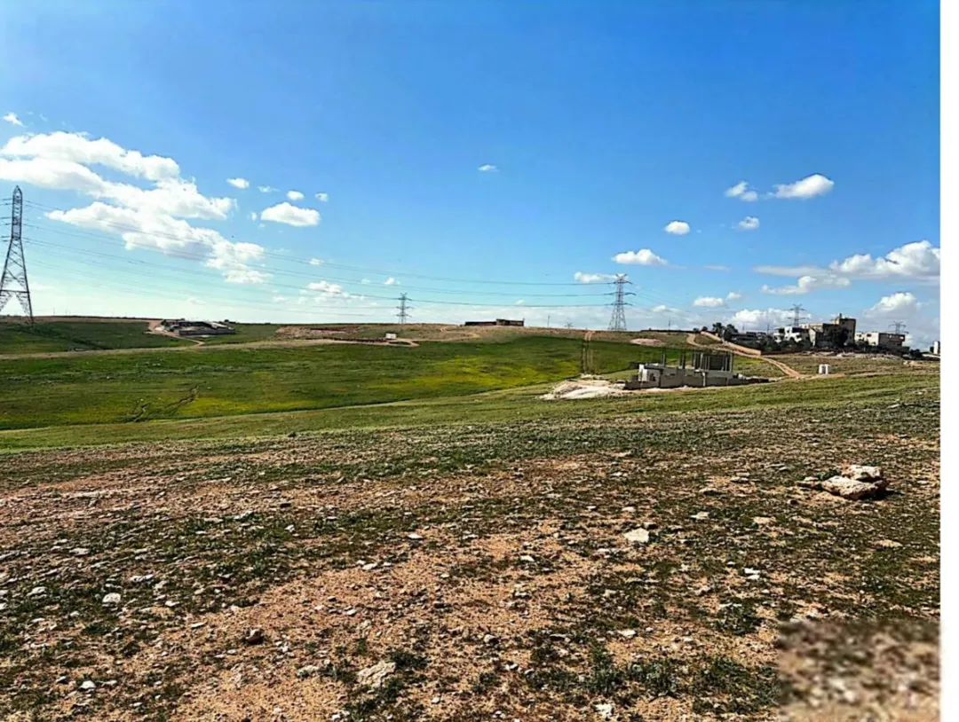 قطع أراضي بمساحات مناسبة سكن (ب)
