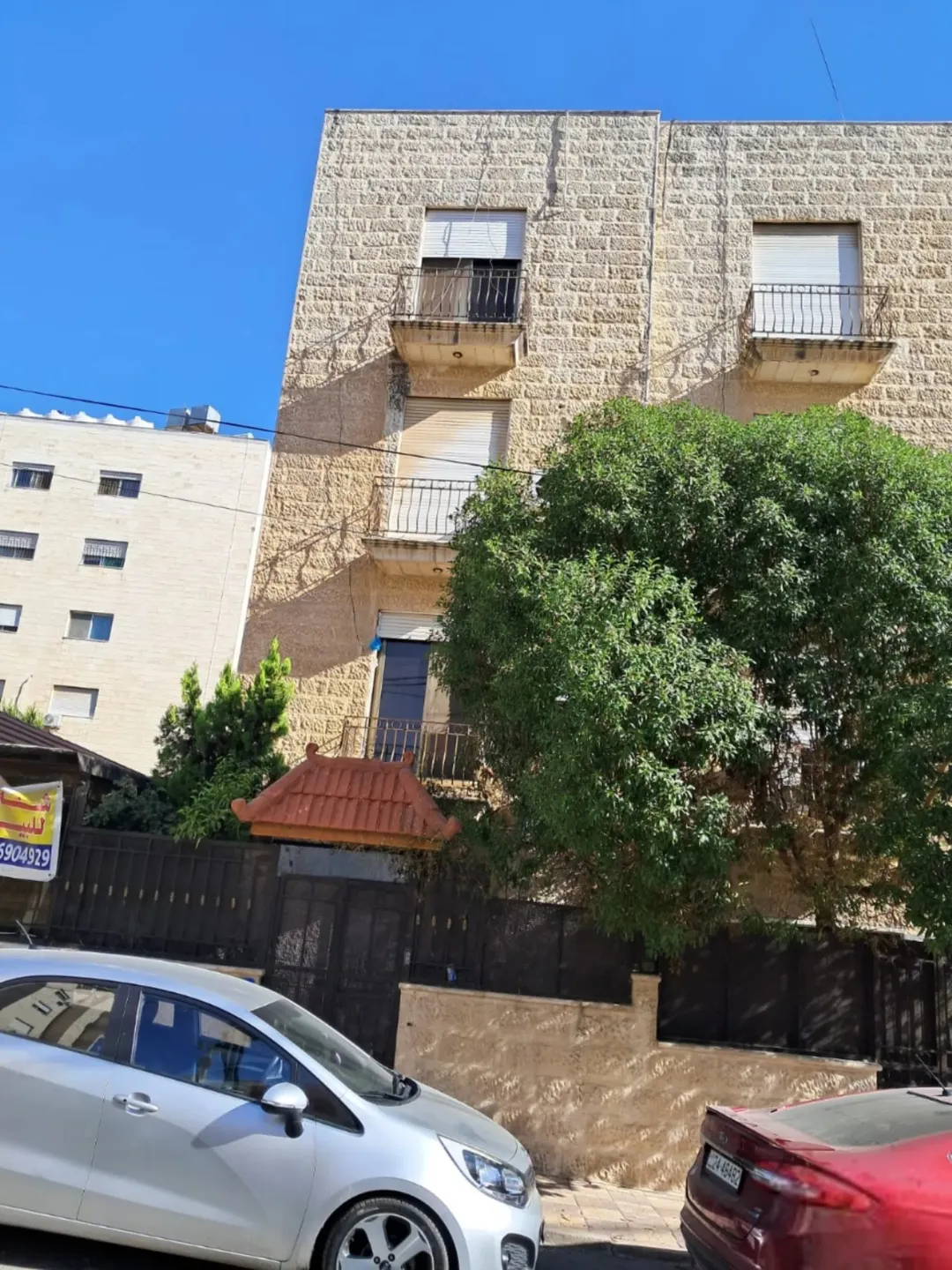 شقة مفروشة للبيع في أم أذينة بموقع مميز