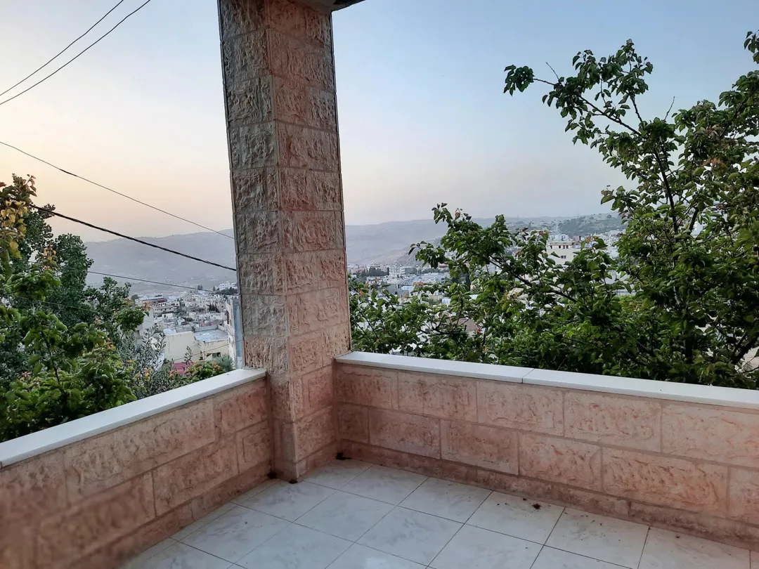 منزل طابقين للبيع