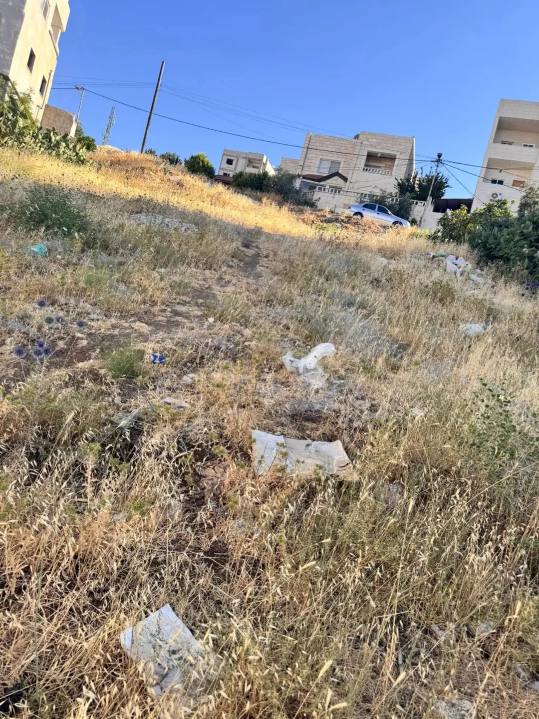 ارض سكنية للبيع مزودة بالخدمات في منطقة زبدة فركوح اربد بمساحة 814 متر مربع