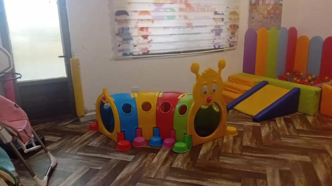 حضانة أطفال للبيع في البنيات