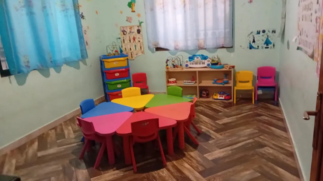 حضانة أطفال للبيع في البنيات