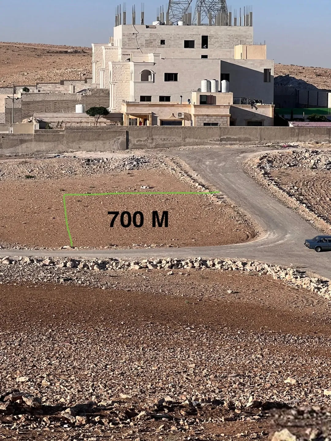 اراضي للبيع الماضونة مساحة 700م بالقرب من الجمرك الجديد (فقط 500 م) قابل للتفاوض قوشان مستقل.